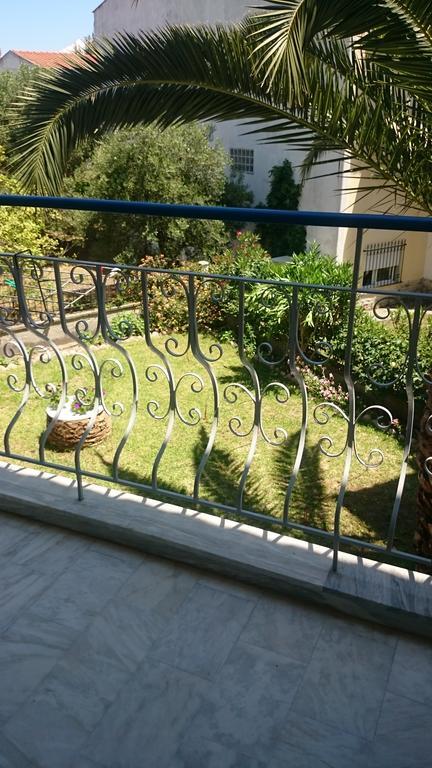 Vicky Daire Chaniotis Dış mekan fotoğraf